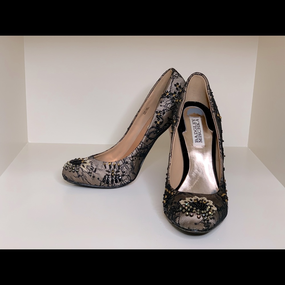 Beautiful Badgley Mischka almond toe pump